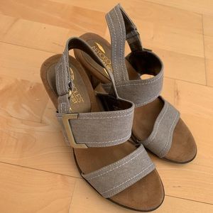 Aerosoles Gray Sandals, 6.5